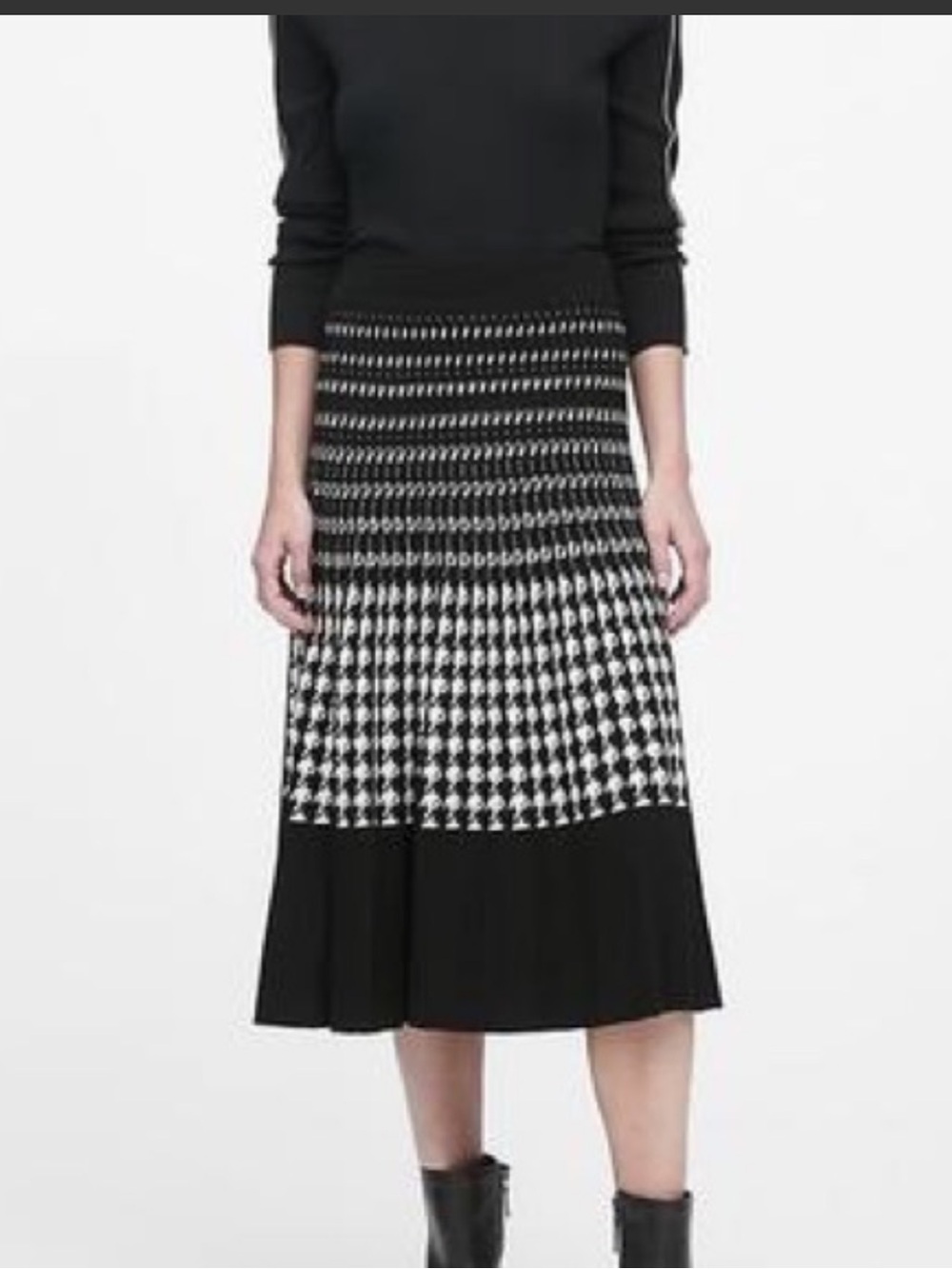 NWT Banana Republic Houndstooth Pleated
Knit Midi Skirt Elastic Waist Medium